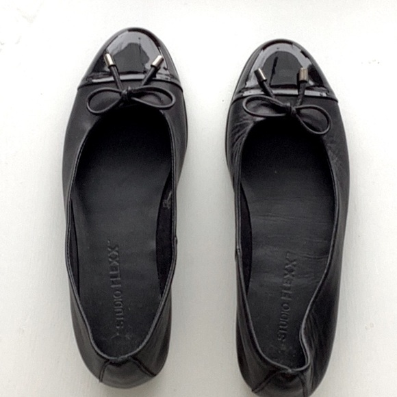 NWOT Studio Flex Leather Ballet Flats in Size 6 US - Picture 1 of 8